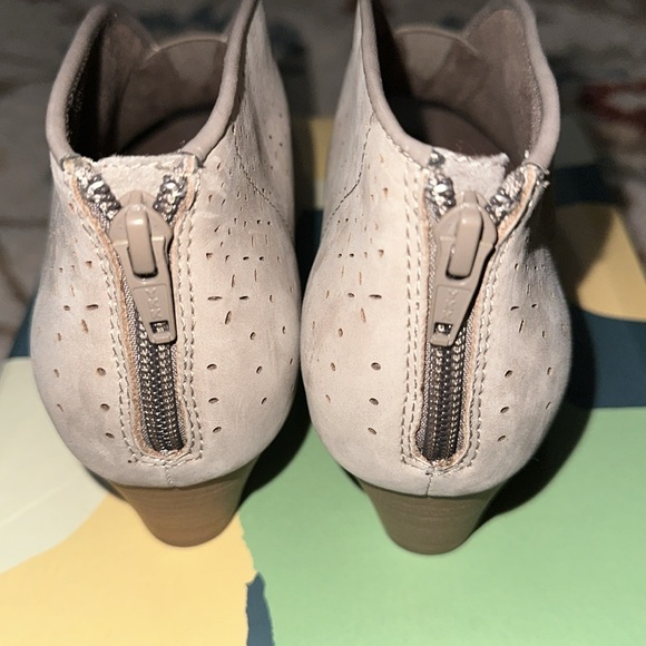 EARTH CALGARY QUEBEC LEATHER HEEL SZ 8.5 M 39.5 EU 🌸🐝 - Picture 8 of 10